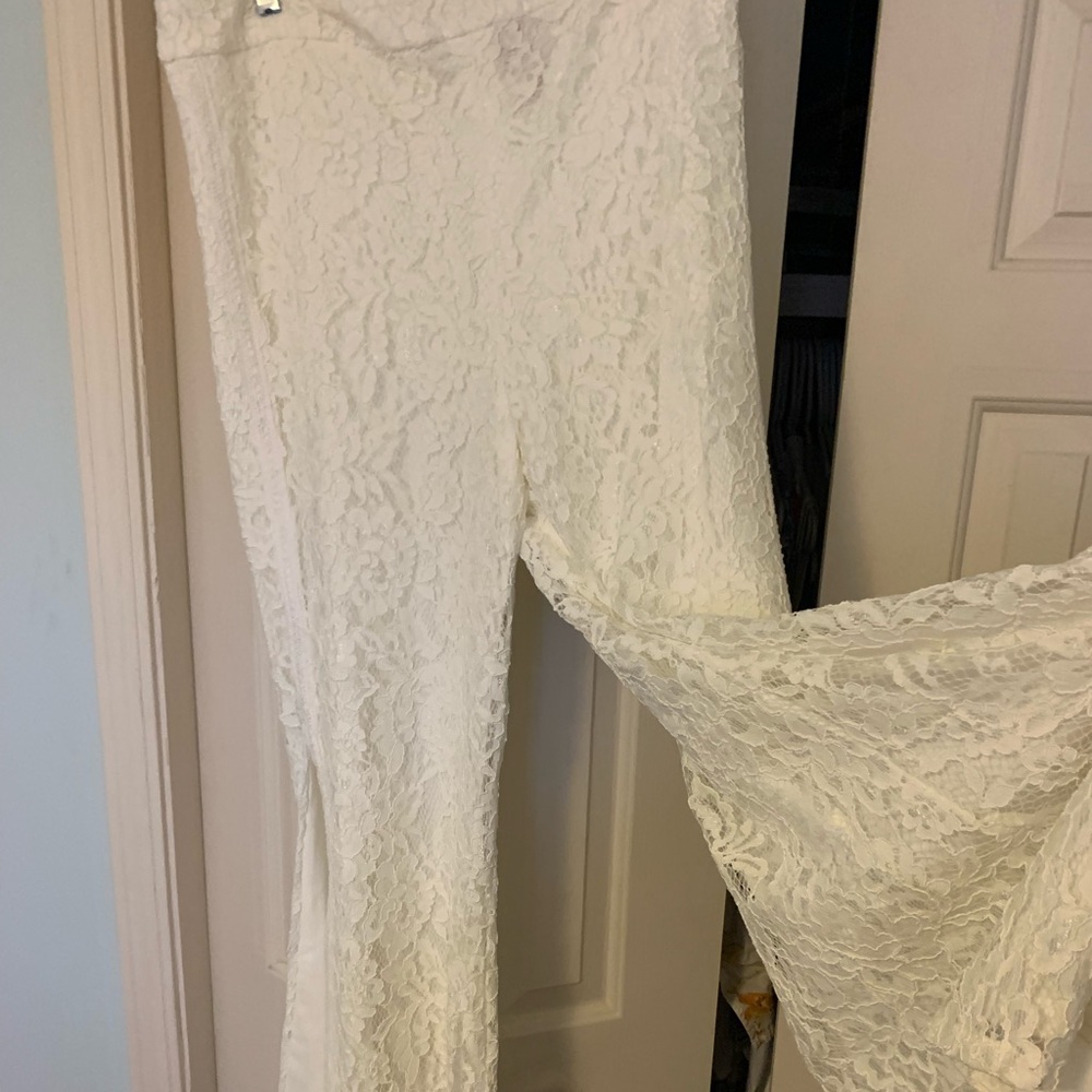 Gorgeous white pants with high side slit on legs